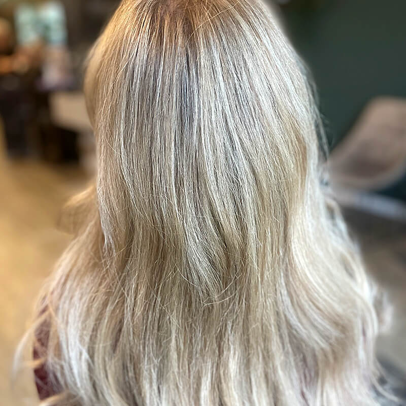 Farbe Blond von unseren Blond-Spezialistinnen in der FRISEUR LOUNGE Johannisthal, Berlin
