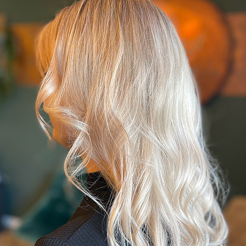 Farbe Blond von unseren Blond-Spezialistinnen in der FRISEUR LOUNGE Johannisthal, Berlin