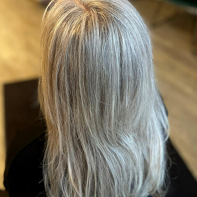 Grey Blending von unseren Farb-Spezialistinnen in der FRISEUR LOUNGE Johannisthal, Berlin