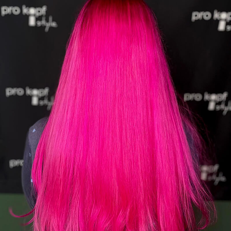 Intensive Haarfarben von unseren Farb-Spezialistinnen in der FRISEUR LOUNGE Johannisthal, Berlin: Schritt 2 Pink