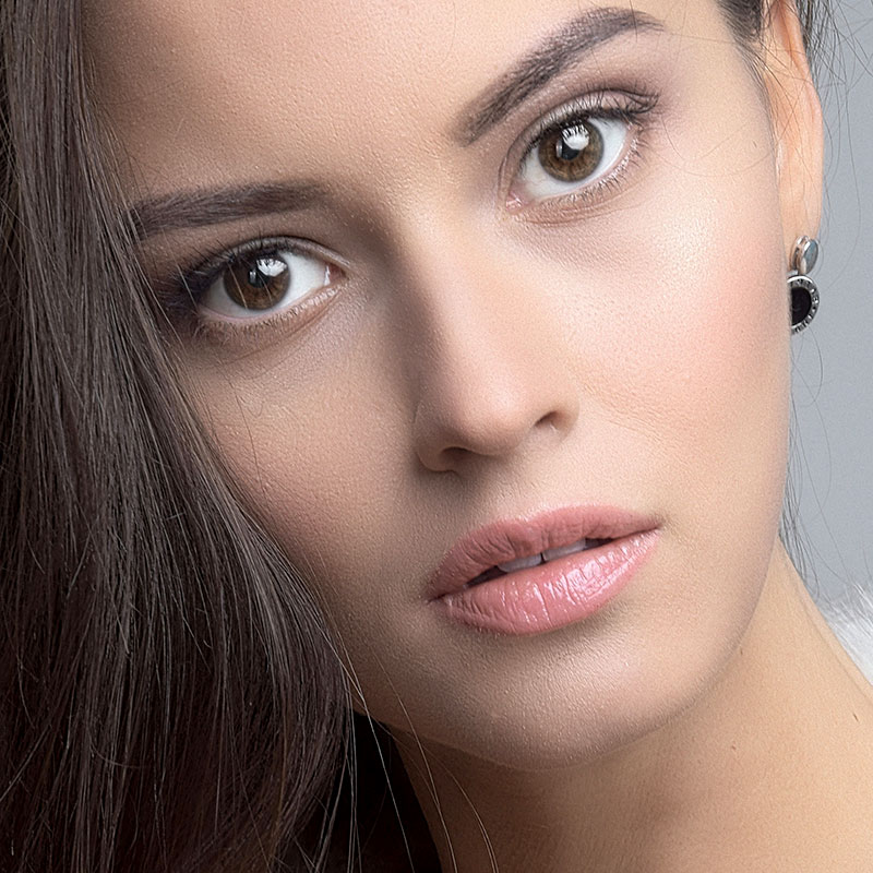 Professionelles Make-up in der FRISEUR LOUNGE Johannisthal. Copyright: Alexander Krivitskiy, unsplash